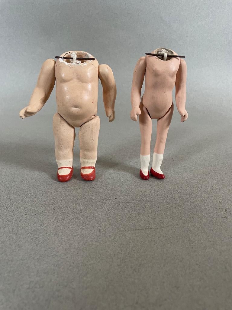 Twee hele kleine antieke poppenlijfjes van 12 cm lengte, Ophalen of Verzenden