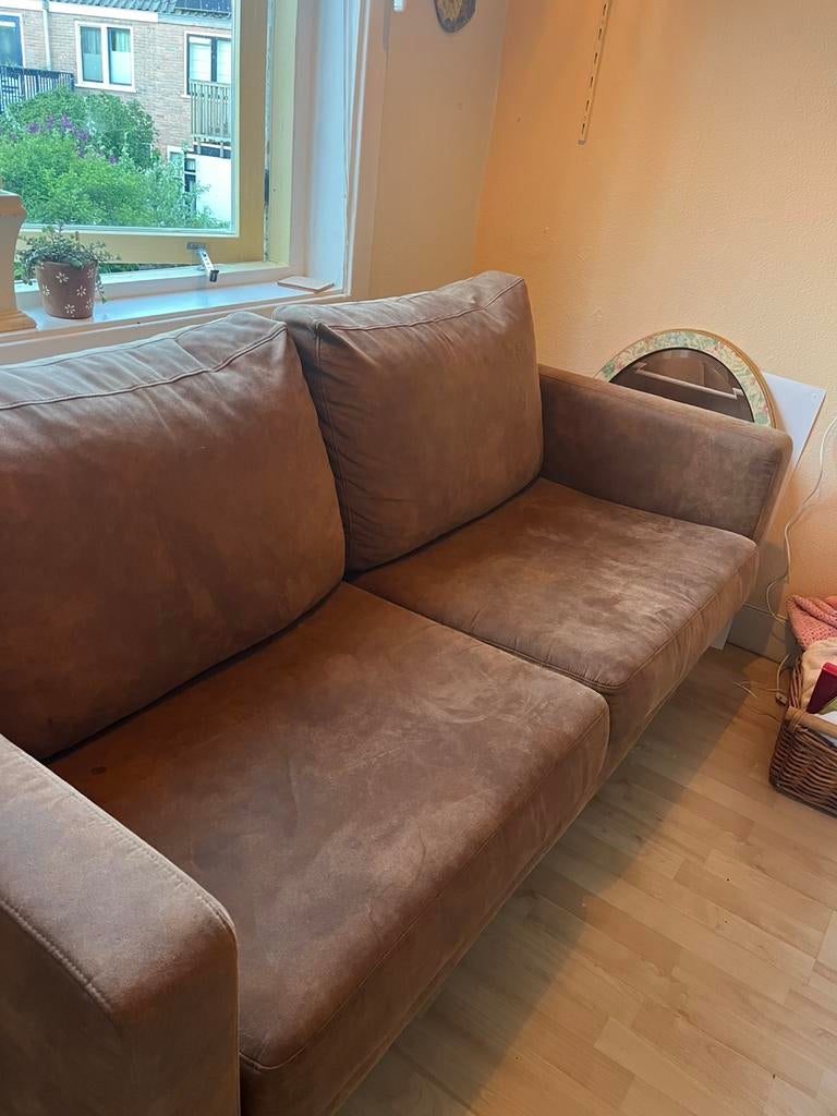 Bank suèdeleer bruin, Tweepersoons, 75 tot 100 cm, Ophalen of Verzenden, Zo goed als nieuw