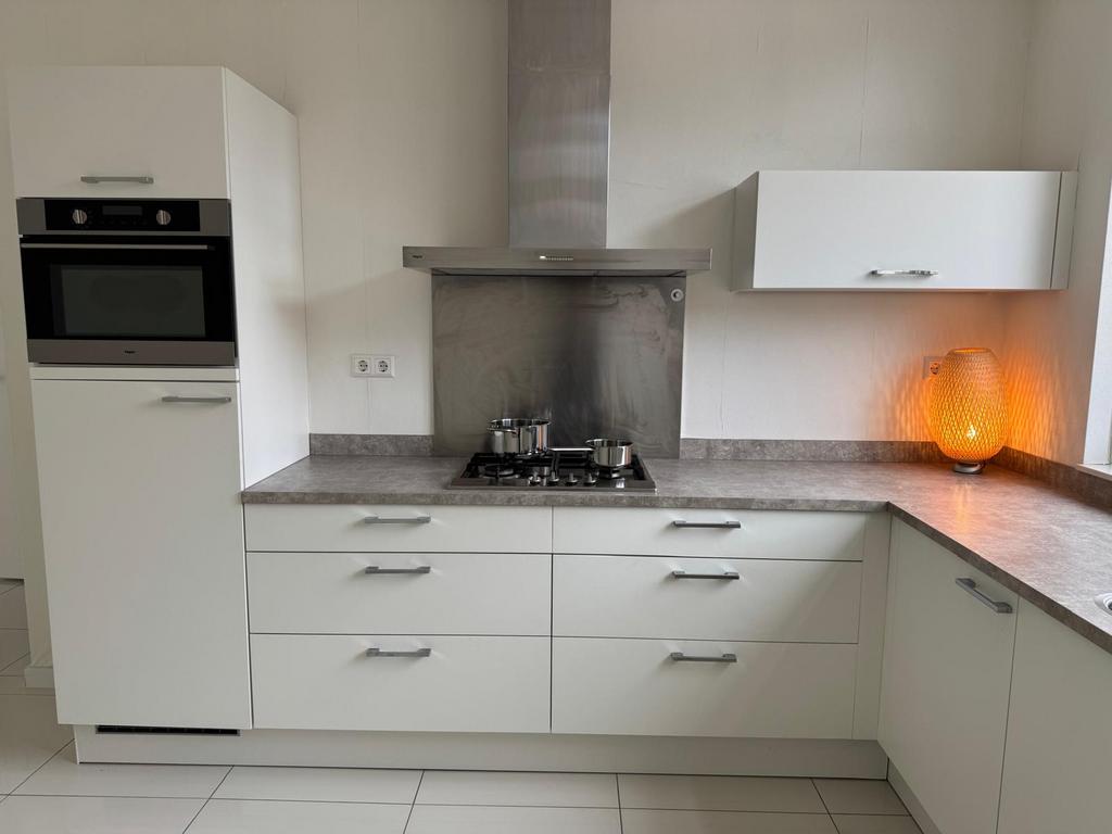 Complete keuken met Pelgrim apparatuur, Huis en Inrichting, Keuken | Complete keukens, Ophalen, Gebruikt, Wit, Hoekkeuken