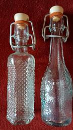 Twee kleine glazen vintage flesjes met beugeldop., Ophalen of Verzenden