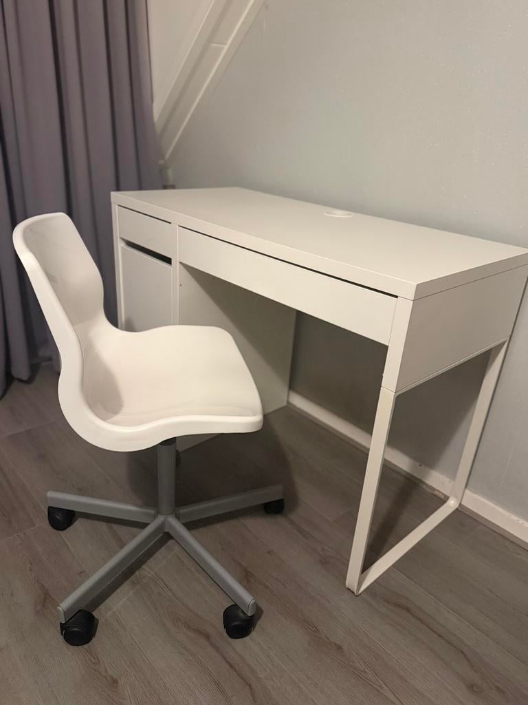 Bureau en stoel, Huis en Inrichting, Ophalen, Zo goed als nieuw