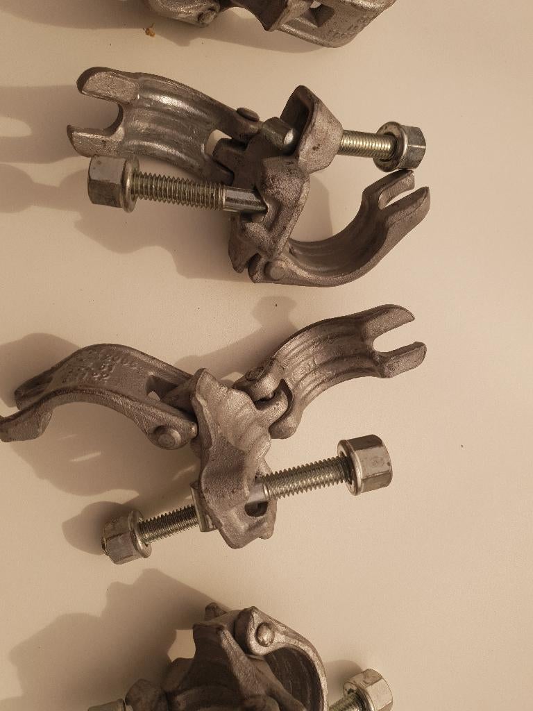 4 nieuwe Steigerklemmen (haaks) + 1 gebruikte, Doe-het-zelf en Verbouw, Steigers, Ophalen of Verzenden, Nieuw, Overige typen, Minder dan 2 meter