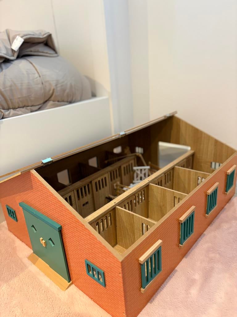 Houten stal, Ophalen, Zo goed als nieuw, Meubelstuk of Keukentje