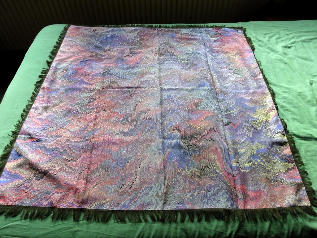 Gemarmerde Zijde sjaal (groene achterkant) +/- 105 x 105 cm, Kleding | Dames, Mutsen, Sjaals en Handschoenen, Verzenden, Gedragen