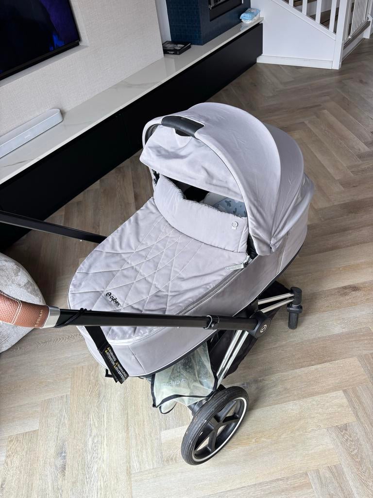 Cybex E-priam Platinum set grijs met elektrische aandrijving, Zo goed als nieuw, Combiwagen, Met reiswieg, Ophalen