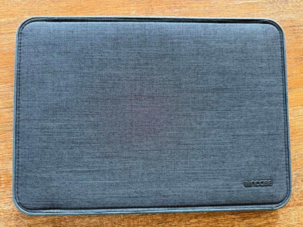 Incase Icon Woolenex Sleeve MacBook Air & MacBook Pro 13”, Computers en Software, Laptophoezen, Ophalen of Verzenden, 13 inch