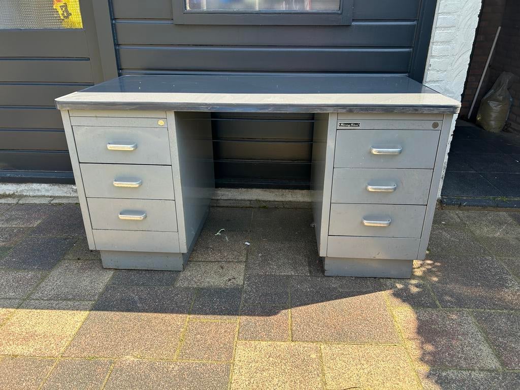 Industieel, vintage bureau 150 (b) x 75 (d) x 78 (h), Industrieel, Ophalen, Gebruikt, Metaal