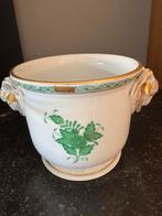 Herend  porseleinen plantenbak met leeuwenkoppen, Verzenden
