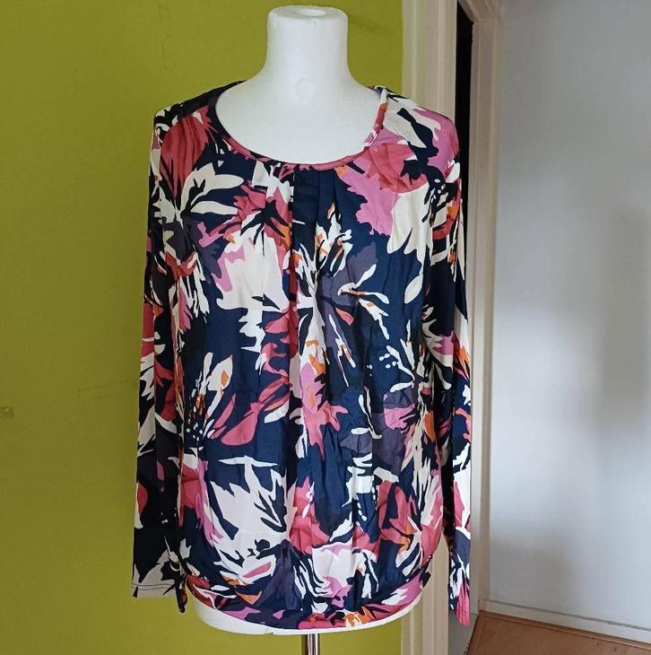 Mooie blauw/roze top van Frank Walder maat 40, Kleding | Dames, Tops, Zo goed als nieuw, Maat 38/40 (M), Blauw, Lange mouw, Ophalen of Verzenden