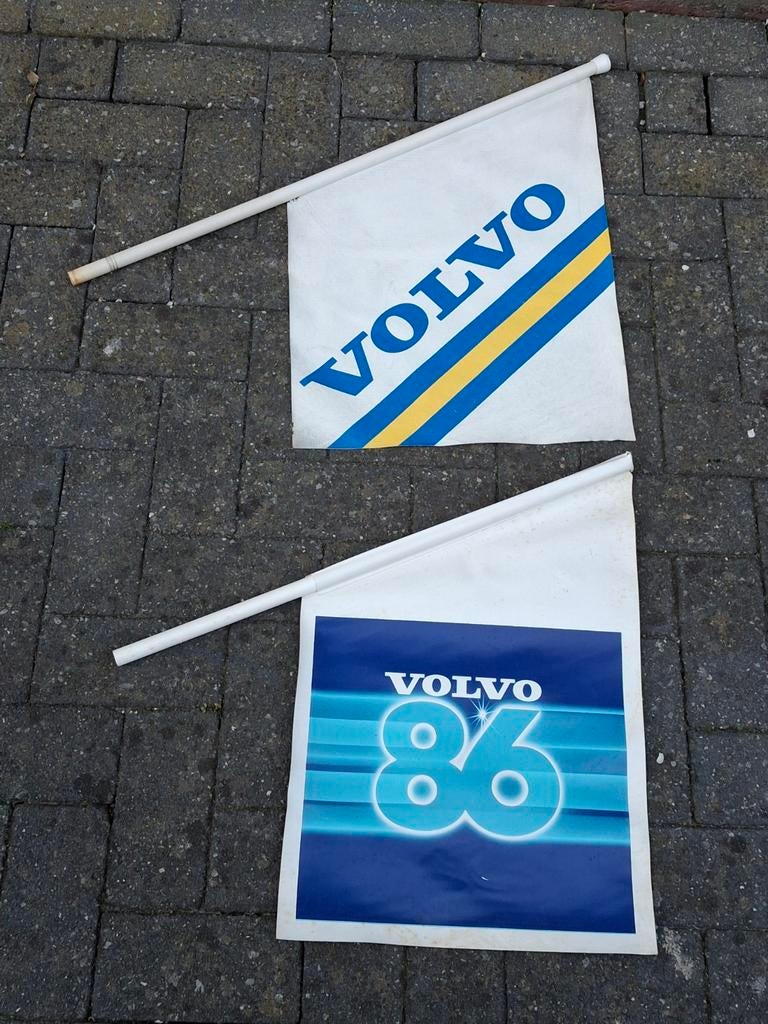 Volvo dealer garage vlaggen / vlaggetjes op stok, Ophalen of Verzenden, Zo goed als nieuw, Reclamebord