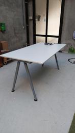Bureau 180x60cm + stekkerdoos in hoogte verstelbaar., Huis en Inrichting, Bureaus, Ophalen, In hoogte verstelbaar, Gebruikt, Bureau
