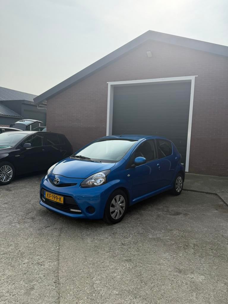 Toyota Aygo 1.0 12V Vvt-i 5DRS 2013 Blauw, Auto's, Voorwielaandrijving, Bedrijf, Handgeschakeld, 3 cilinders