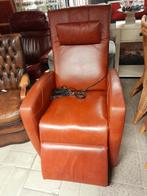Zgan sta-op fauteuil electrisch, donker terracottakleur, Ophalen, Zo goed als nieuw, Leer