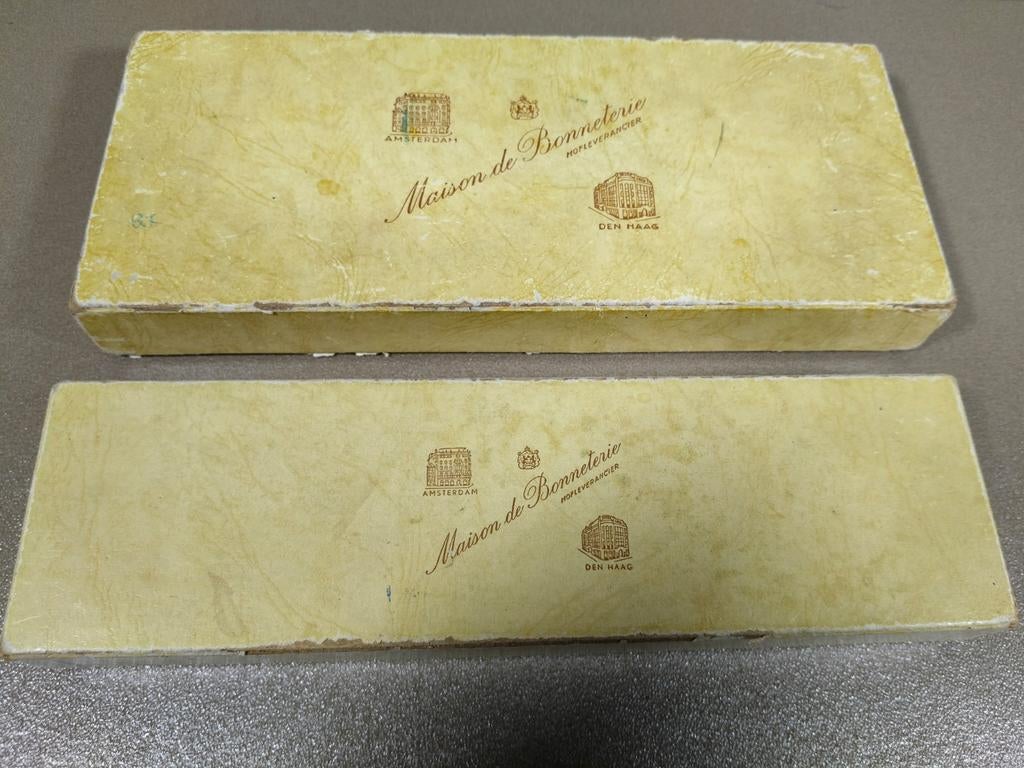 MAISON DE BONNETERIE HOFLEVERANCIER  HANDSCHOENEN DOZEN, Verzenden