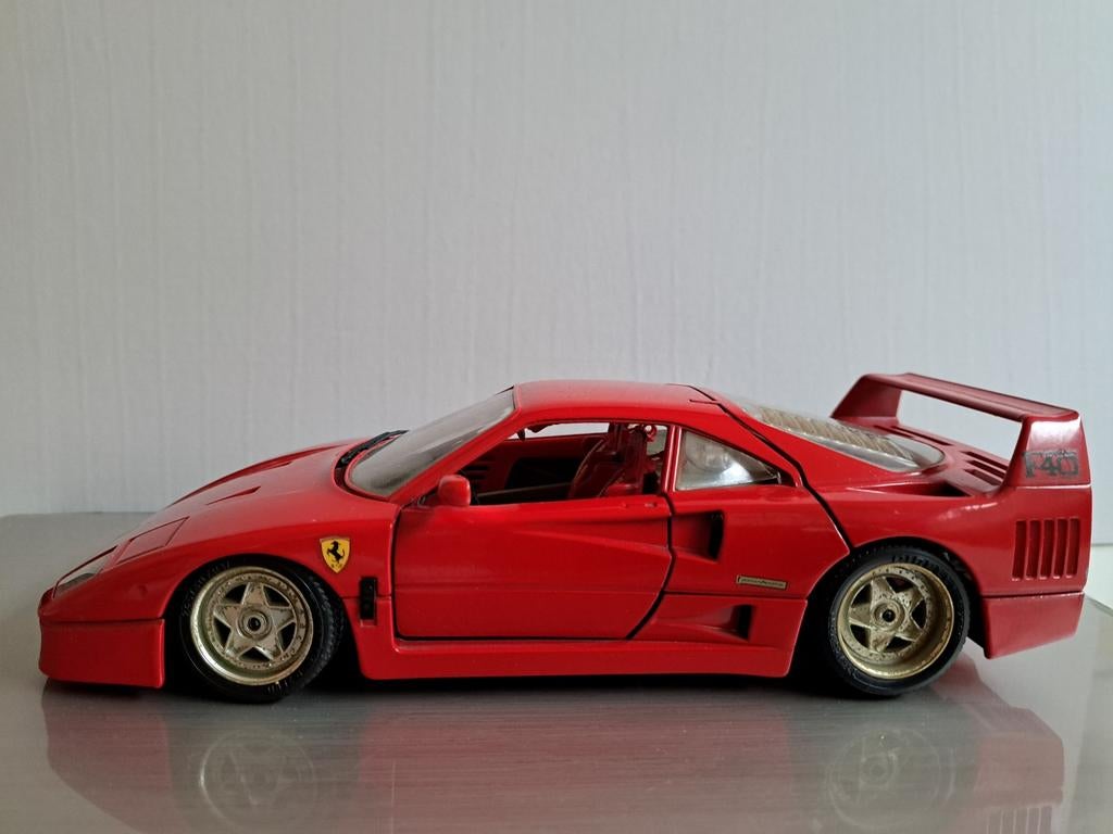 Ferrari F40,  uit 1987,  Bburago, schaal 1:18, Ophalen of Verzenden, Zo goed als nieuw, Bburago