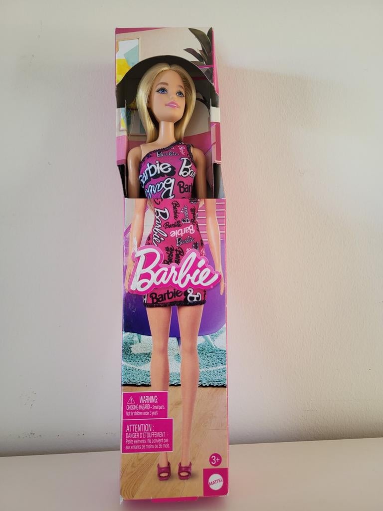 Barbie pop in strak roze Barbie jurkje, nieuw, Verzamelen, Poppen, Ophalen of Verzenden, Nieuw, Pop
