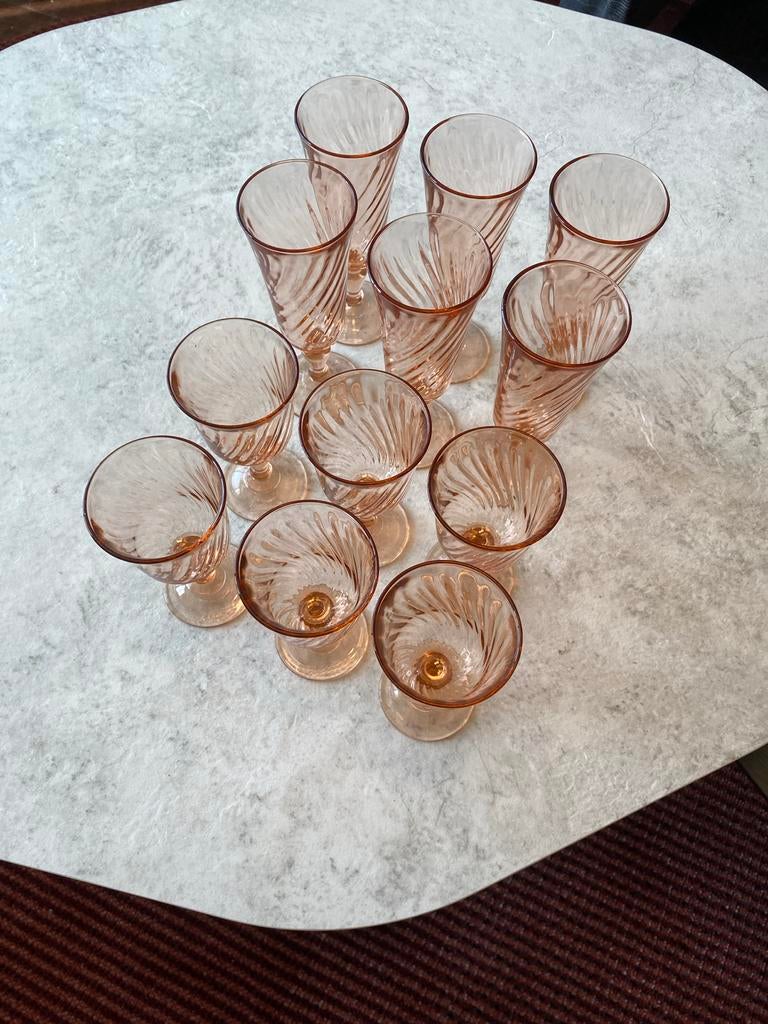 12 roze glazen met spiraalmotief Rosaline, Antiek en Kunst, Ophalen of Verzenden