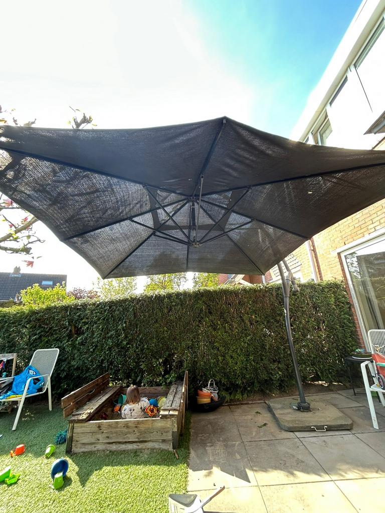 Gratis grote inklapbare parasol, Ophalen, Gebruikt, 2 tot 3 meter, Zweefparasol