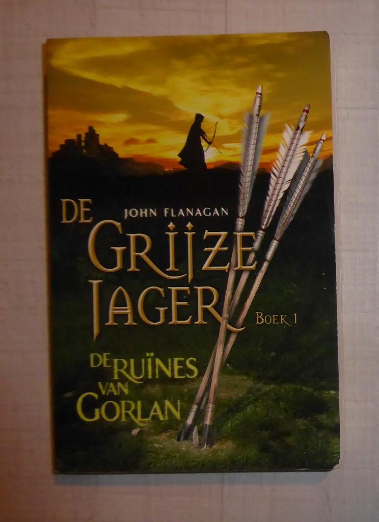 De Grijze Jager deel 1, de ruines van Gorlan, John Flanagan, Boeken, Ophalen of Verzenden, Zo goed als nieuw, John Flanagan