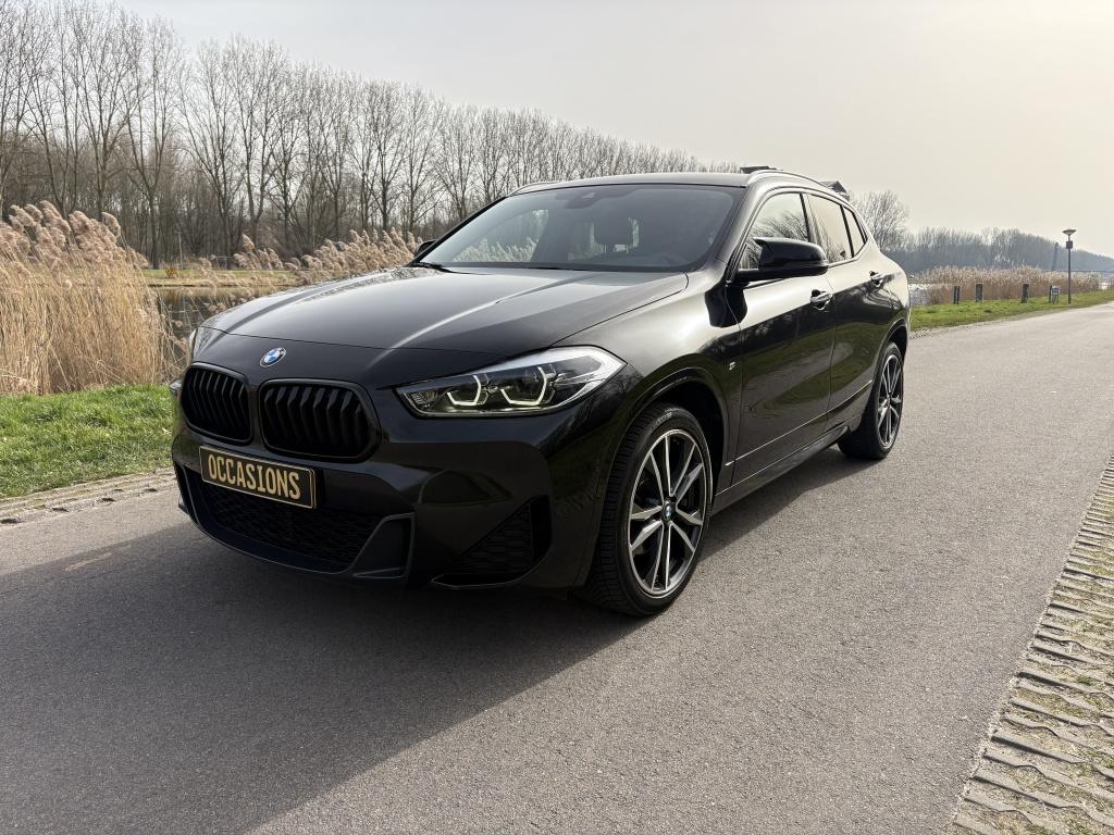 BMW X2 sDrive18i High Exec. SPORT M-PAKKET WEINIG KM'S, Auto's, Automaat, Gebruikt, Zwart, Bedrijf