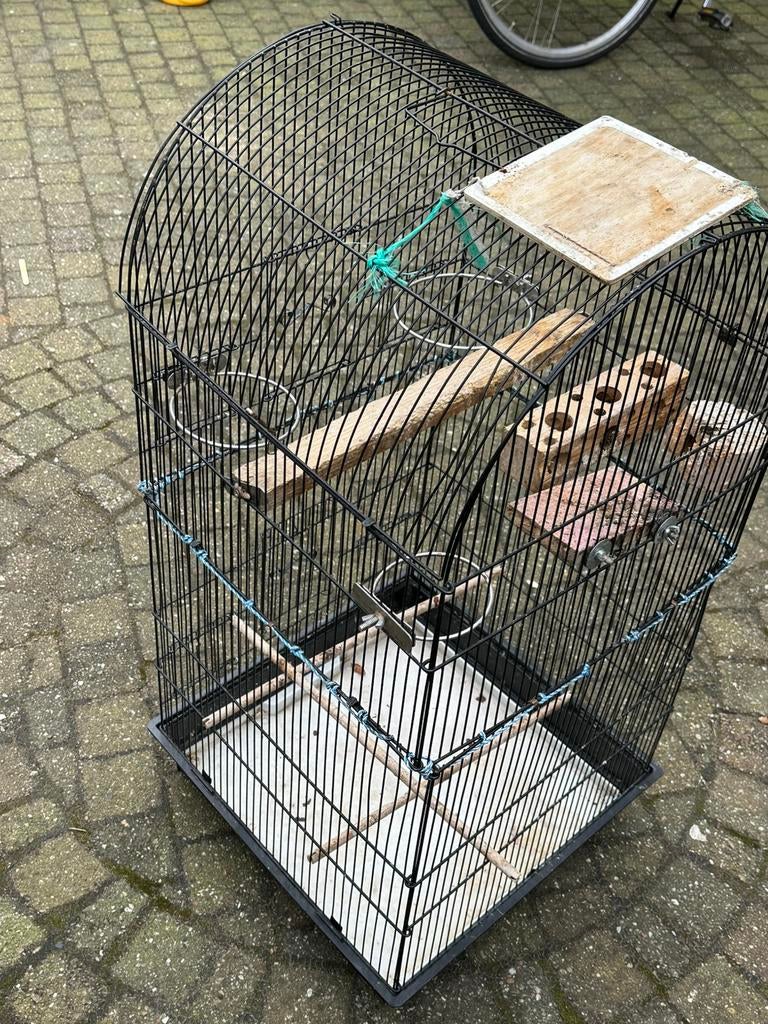 Grote vogelkooi met accessoires – goede staat, Dieren en Toebehoren, Ophalen, Zo goed als nieuw, Metaal, Vogelkooi