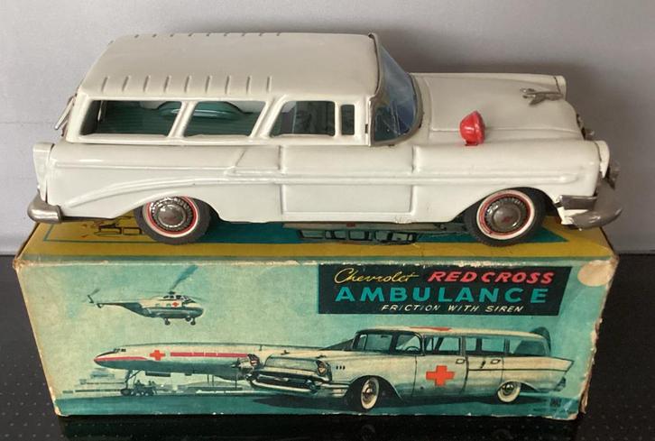 1950s Blikken Bandai Chevrolet Red Cross Ambulance + doos, Antiek en Kunst, Antiek | Speelgoed, Ophalen