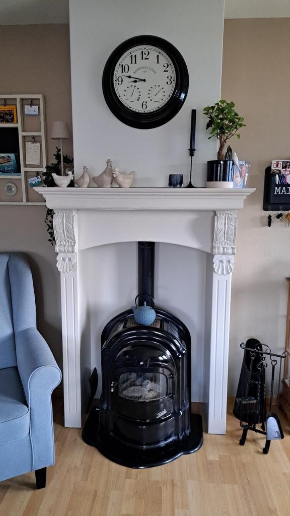 Antieke Tarakan kolenkachel met schouw en opzetmuurtje, Ophalen, Gebruikt, Overige brandstoffen, Vrijstaand