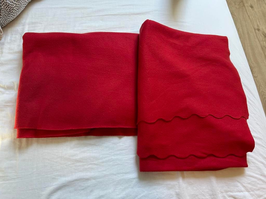 2 Ikea polarvide rode dekens 130x170 cm, Ophalen of Verzenden, Gebruikt