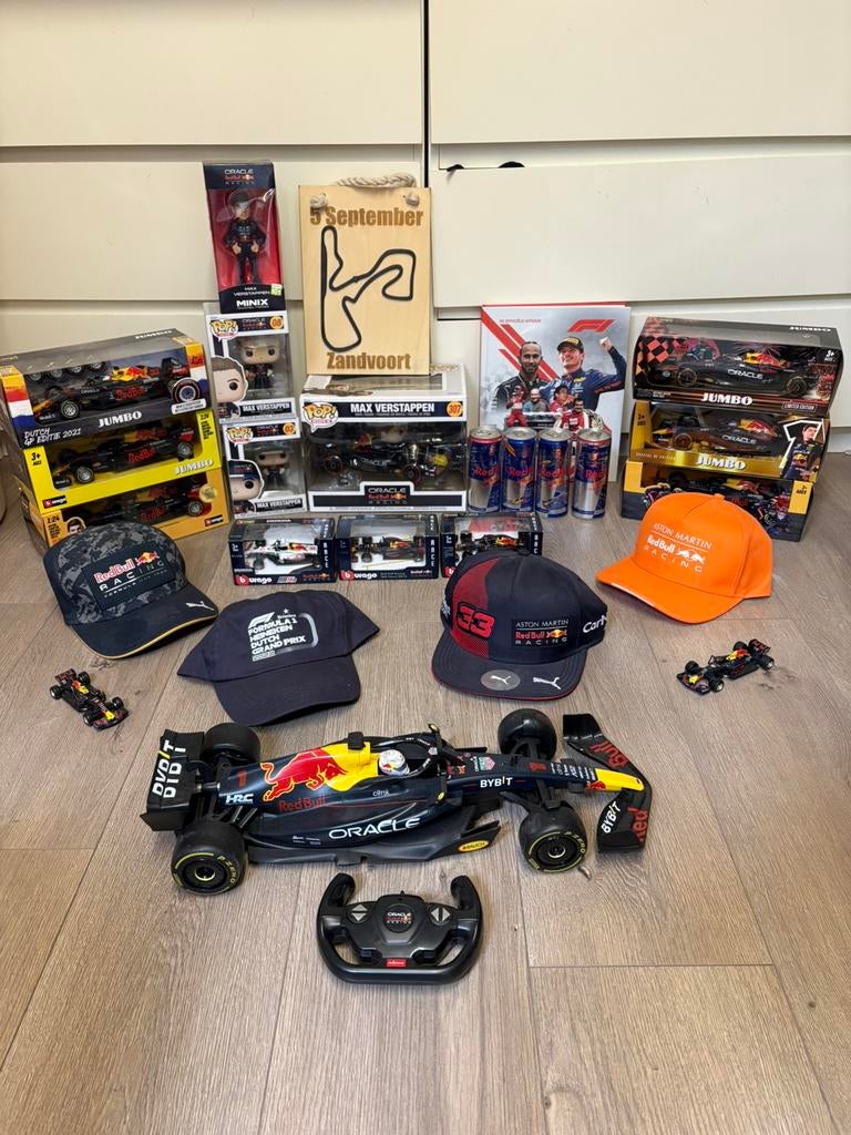 Redbull racing f1 verzameling, Ophalen of Verzenden, Zo goed als nieuw, Overige schalen, Auto onroad