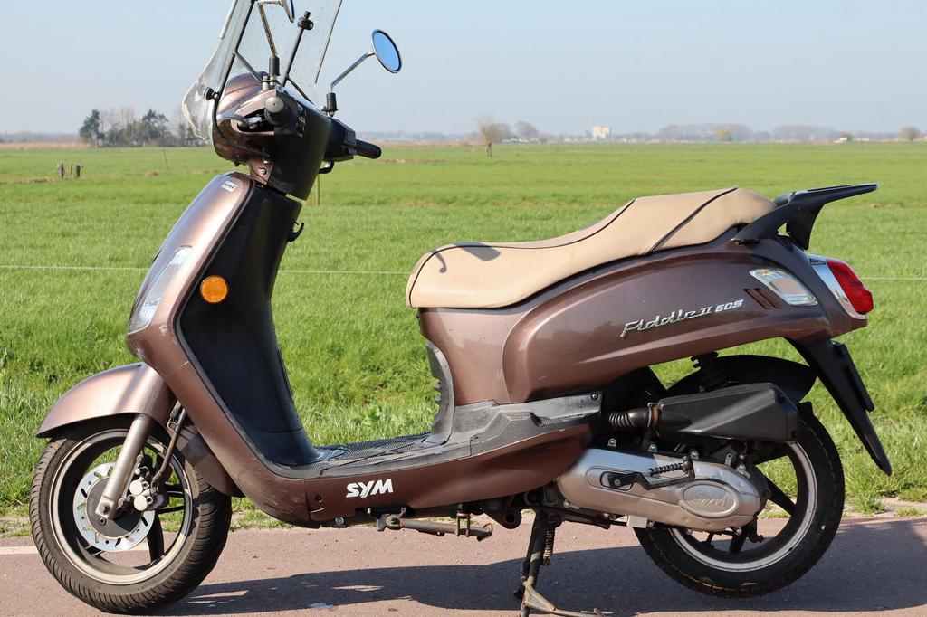 Sim Fiddle 2 blauw kenteken, Fietsen en Brommers, Scooters | SYM, Zo goed als nieuw, Fiddle, Maximaal 25 km/u, Benzine, Ophalen