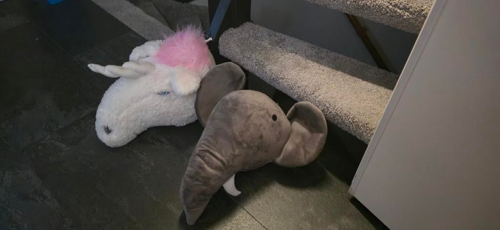 Pluche dierenkoppen voor kinderkamer (olifant/eenhoorn), Ophalen of Verzenden, Zo goed als nieuw, Wanddecoratie