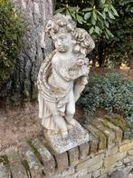 Mooi antiek betonnen kinder beeld, Tuin en Terras, Tuinbeelden, Ophalen, Gebruikt, Beton, Mensenbeeld