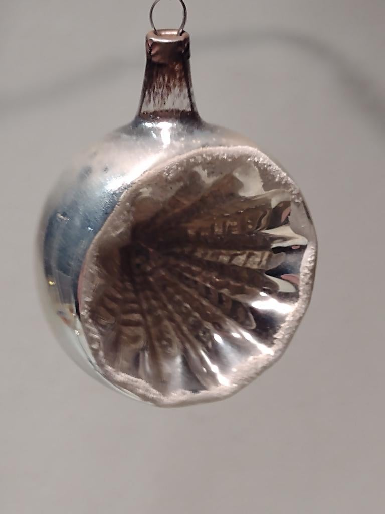 oude deukbal kerstbal zilver doorsnee 5 cm, Diversen, Kerst, Gebruikt, Ophalen