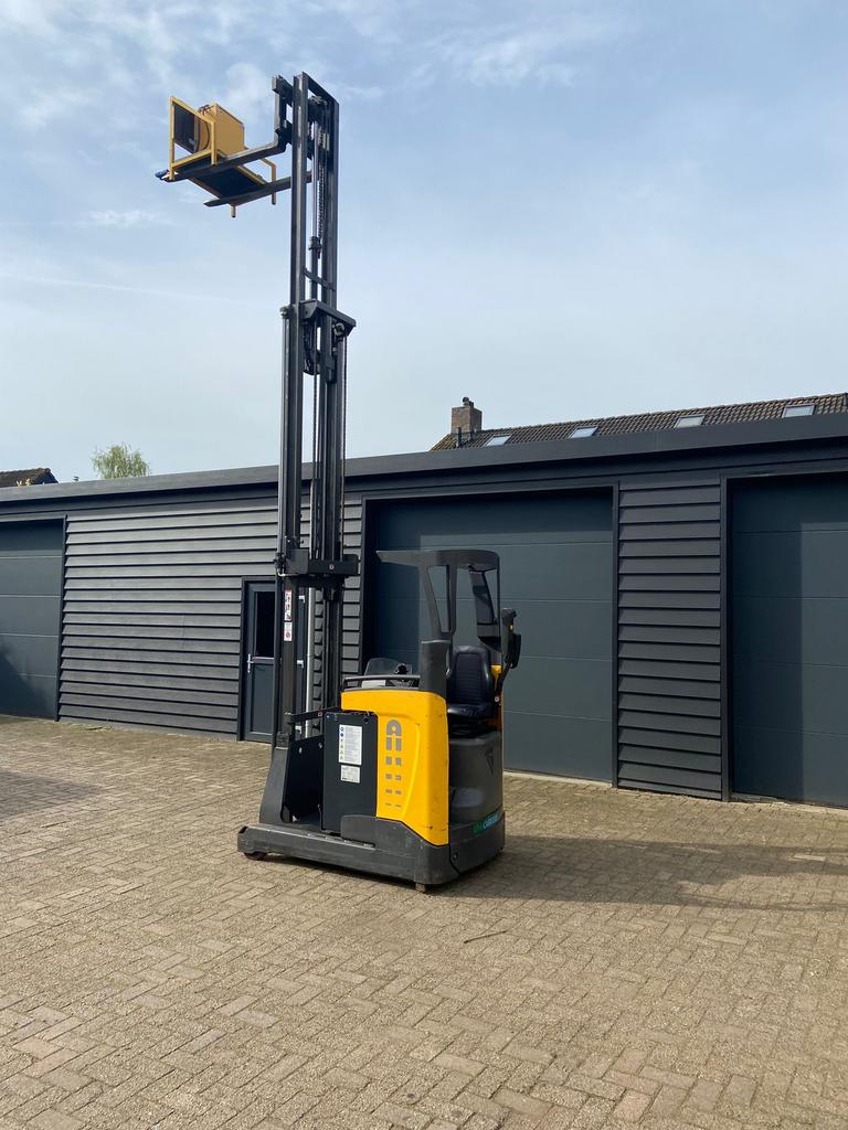 Atlet /Uni Carriers 1.4 Elecktrische Reachtruck / triplomast, Ophalen of Verzenden, Zo goed als nieuw
