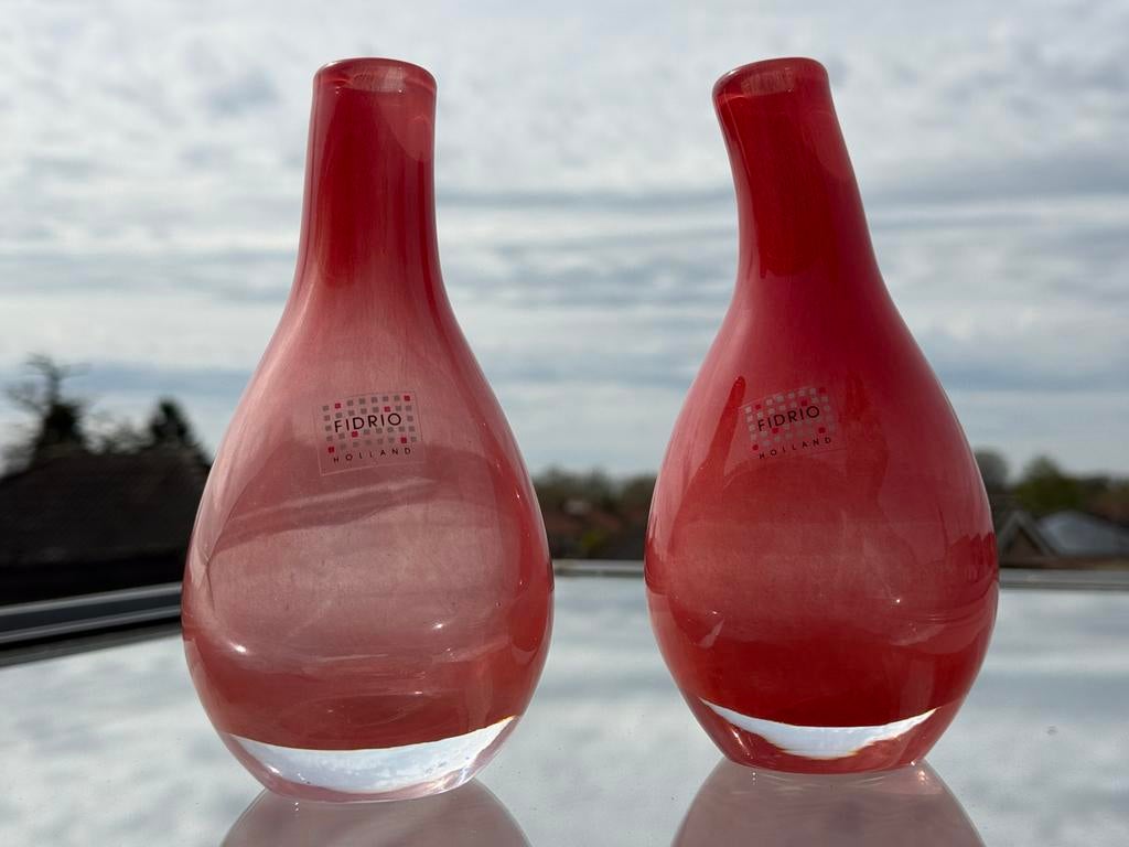 Set van 2 Prachtige mondgeblazen rode Fidrio Vazen – 18 cm, Ophalen of Verzenden, Minder dan 50 cm, Rood, Glas
