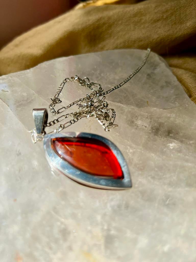 Barnsteen amber rood hanger XL beschermt geluk zeldzaam, Sieraden, Tassen en Uiterlijk, Kettingen, Nieuw, Ophalen of Verzenden