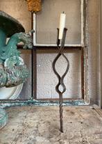 18e eeuws antiek frans smeedijzer resinier kandelaar, Ophalen of Verzenden