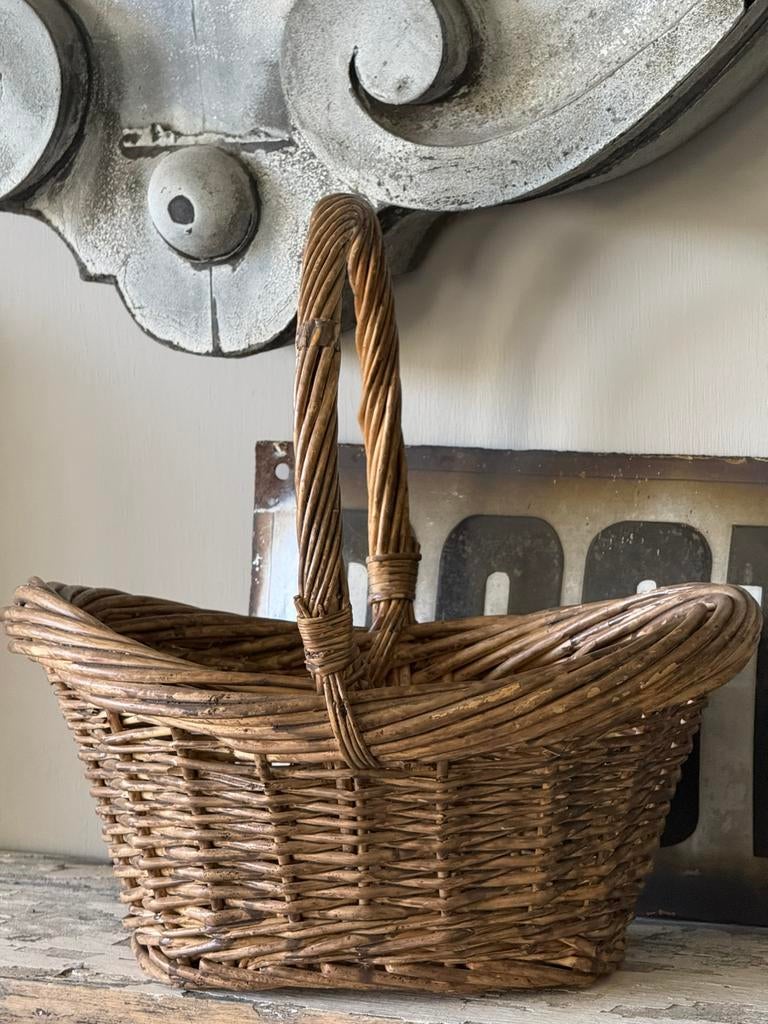 Landelijk rieten mandje, Huis en Inrichting, Woonaccessoires | Schalen en Manden, Gebruikt, Mand, Ophalen of Verzenden, Riet