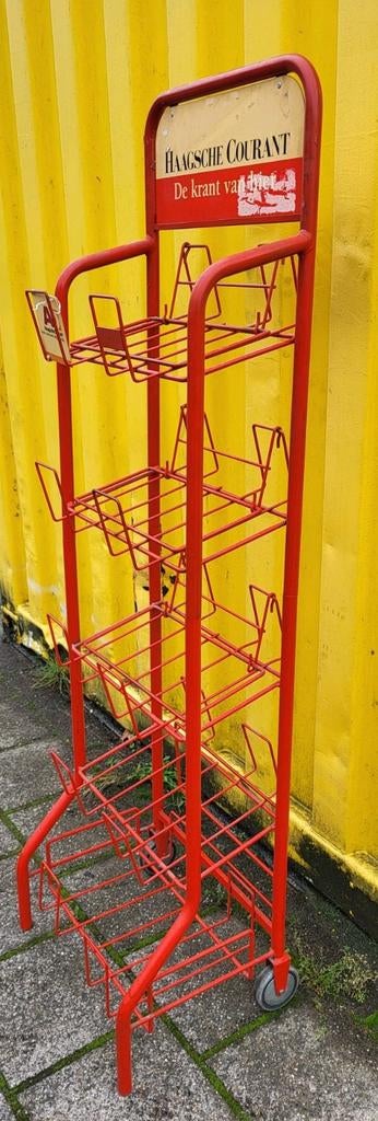 Vintage/Haagsche Courant/Kastje/Rek/Standaard, Ophalen