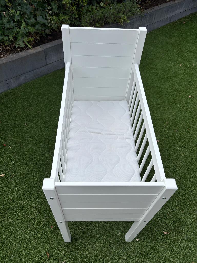 Ledikant inclusief matras, Ophalen, Zo goed als nieuw, Ledikant