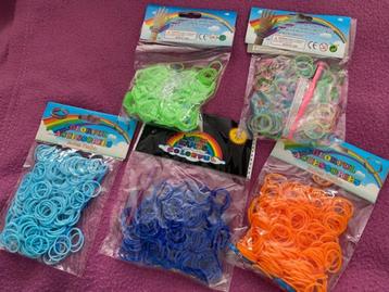 5 zakjes met loombandjes *nieuw* beschikbaar voor biedingen
