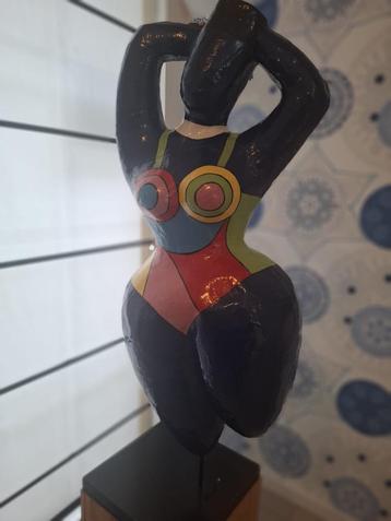 Papermache Sculptuur Figuur "Nanas" Niki de Saint Phalle beschikbaar voor biedingen