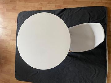 mooie houten Casa kindertafel + 1 stoel beschikbaar voor biedingen