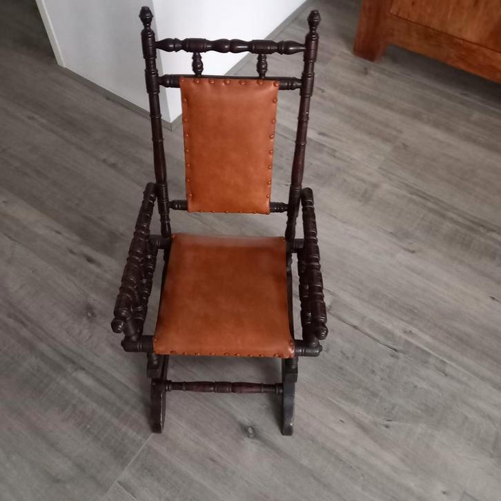 Antieke kinderstoel met lederen bekleding, Antiek en Kunst, Antiek | Meubels | Stoelen en Banken, Ophalen