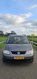 Volkswagen Touran 1.6  grijs / nieuwe apk + onderhoud, Auto's, Volkswagen, 74 €/maand, Origineel Nederlands, Handgeschakeld, 115 pk