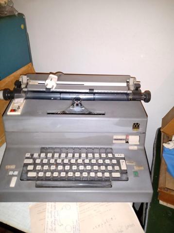 Olivetti Editor 4 elektrische typemachine beschikbaar voor biedingen