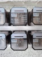 Smitt relais 220 V met 3 kontakten en relais voetje, Ophalen of Verzenden, Nieuw