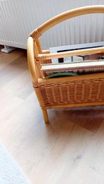 Rotan/ rieten retro lectuur mand zeer mooi, Ophalen of Verzenden, Zo goed als nieuw