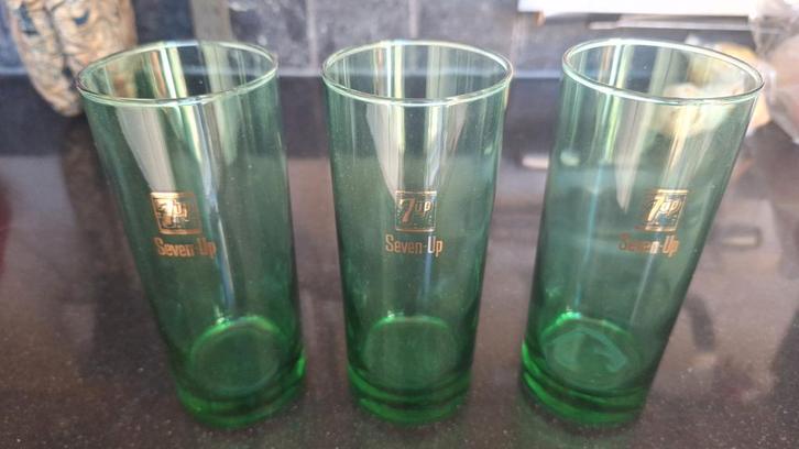 3 x groene 7UP "Seven-Up" glazen met goldprint - ’50/’60, Verzamelen, Merken en Reclamevoorwerpen, Gebruikt, Ophalen of Verzenden