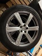 Originele 19 inch Volvo velgen met Pirelli winterbanden, Auto-onderdelen, Gebruikt, Banden en Velgen, Winterbanden, 235 mm